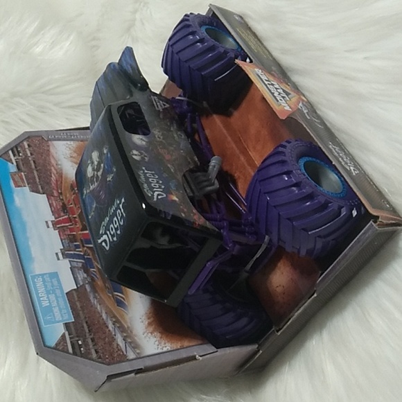 NWT Son-Uva Digger Monster Jam Grave Digger Truck Scale 1/24 Collectible - Picture 2 of 10